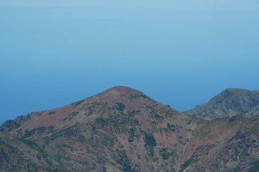 Zoom sur Monte Corona (2144m) au Nord depuis la pointe des Eboulis