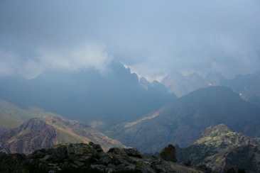 Paglia Orba dans la brume au-dessus de la vallée du Golo