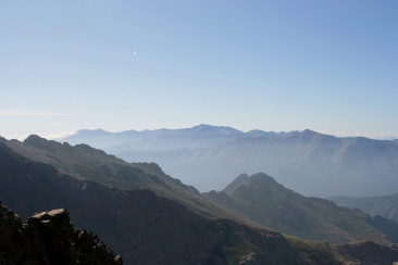 10h10 depuis le petit col : Panorama vers le sud avec Monte Rotondo au loin