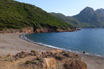 La plage de Tuara, à mi-chemin entre Bocca a Croce et Girolata
