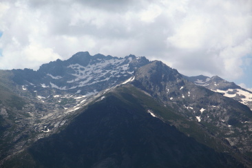 Depuis la crête (1834m), Monte Rotondo (2622m) et vers la droite, a Maniccia (2496m)